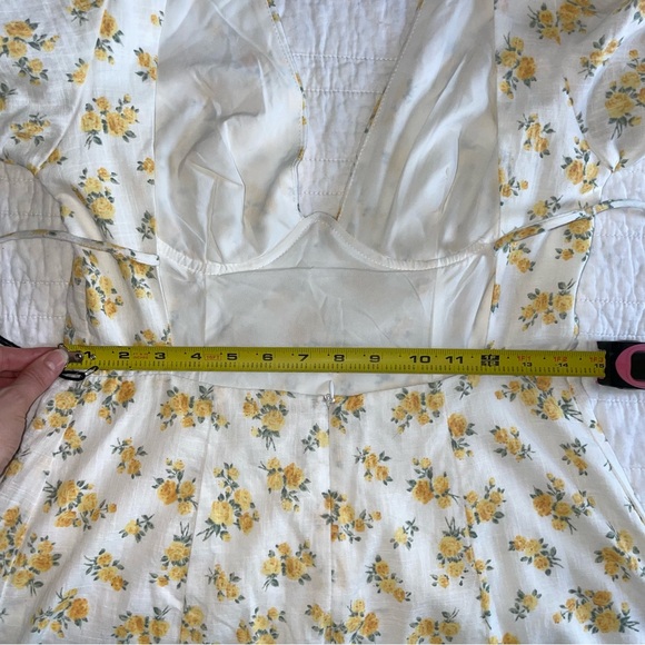 NWT Medium ASTR 100% Cotton Lovegrove Dress in White Yellow Floral $128 Revolve - Picture 14 of 15